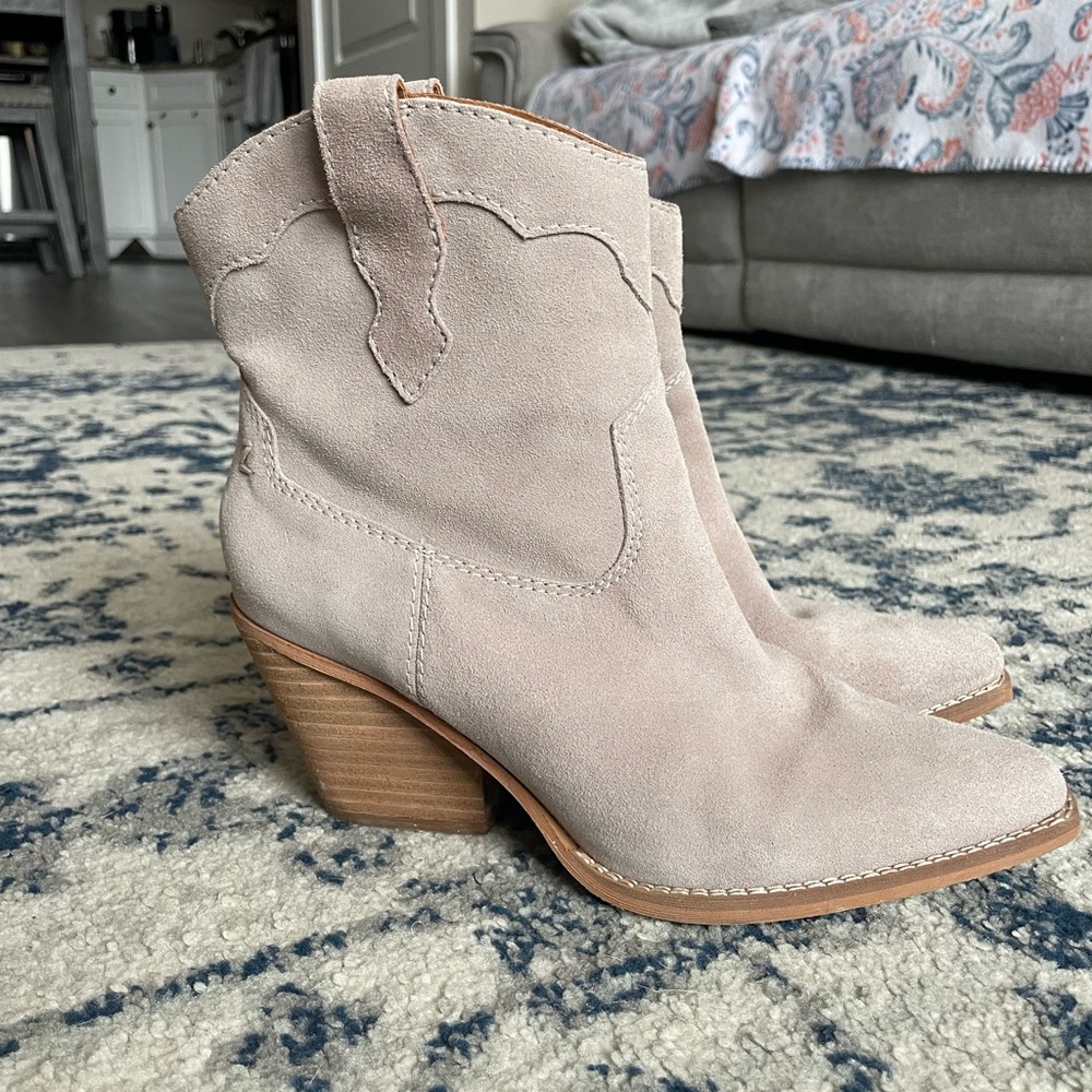 LIKE NEW zodiac suede western booties sz9